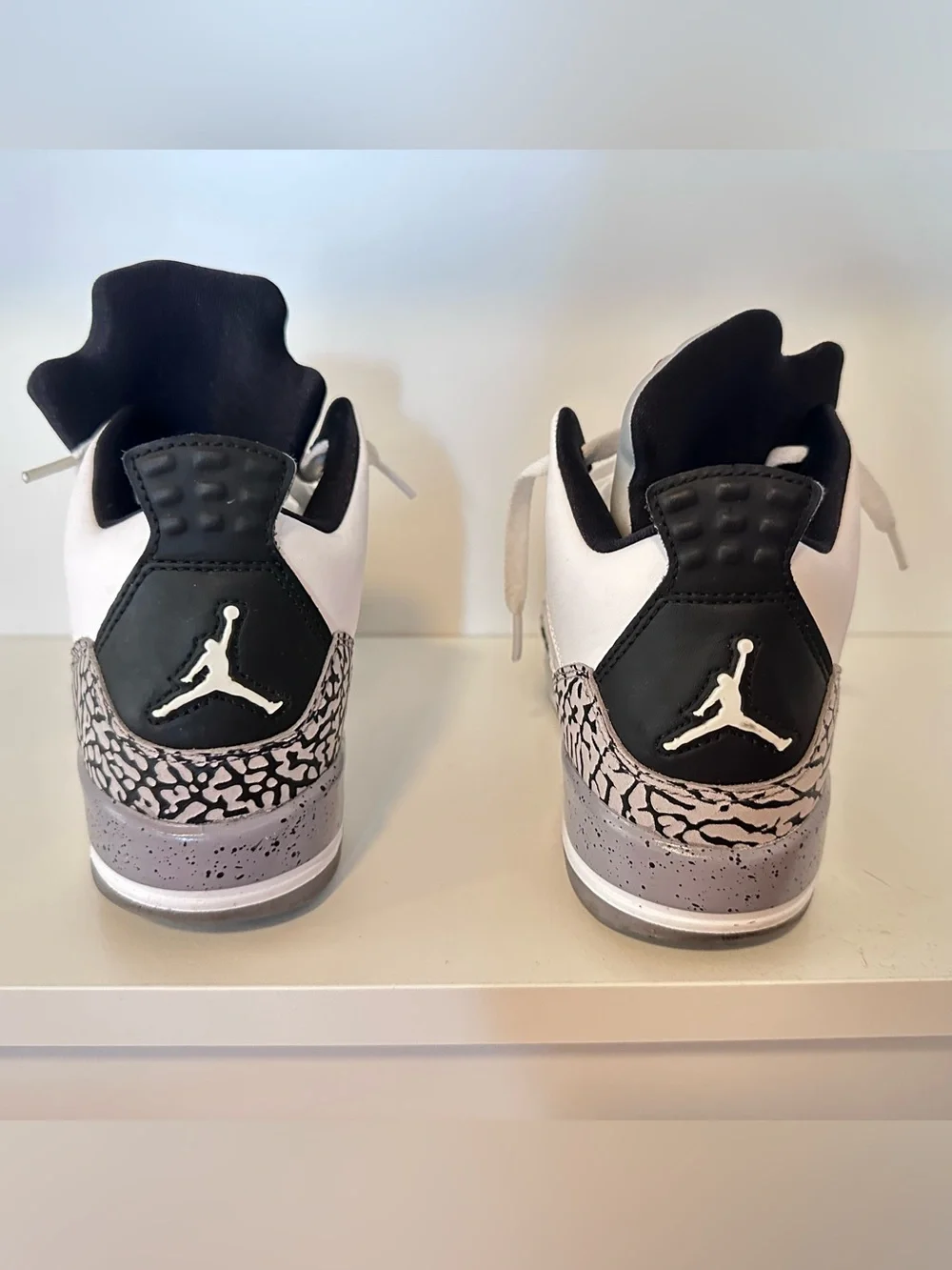 Jordan Son of Mars Low Basketball Sneakers in White, Black and Red Boy 4.5Y